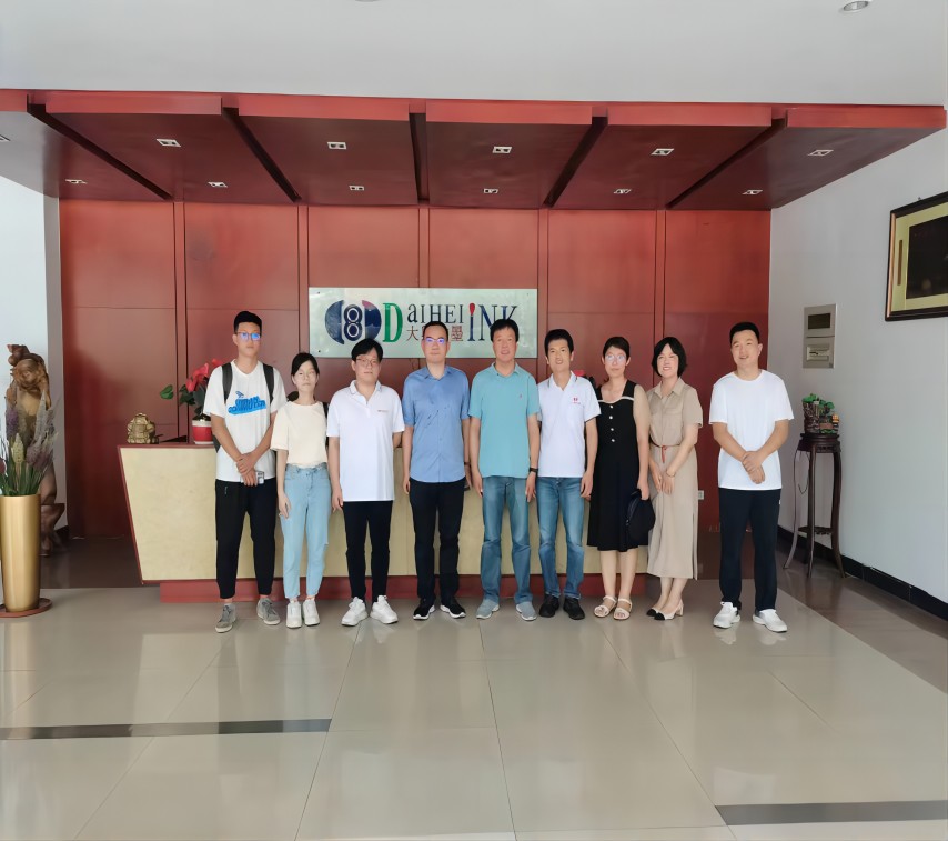 Fuzhou Daihei Ink сотрудничает с Фуцзяньским педагогическим университетом для изучения экологически чистых материалов для чернил.